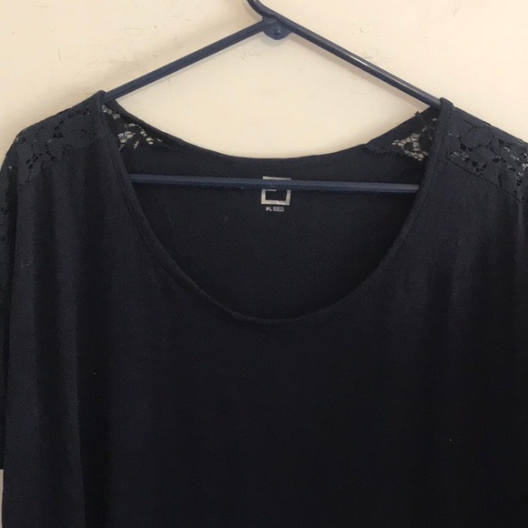 Get a little lacy, in this cute navy blue tee by JCP.  Size LP - Picture 4 of 7